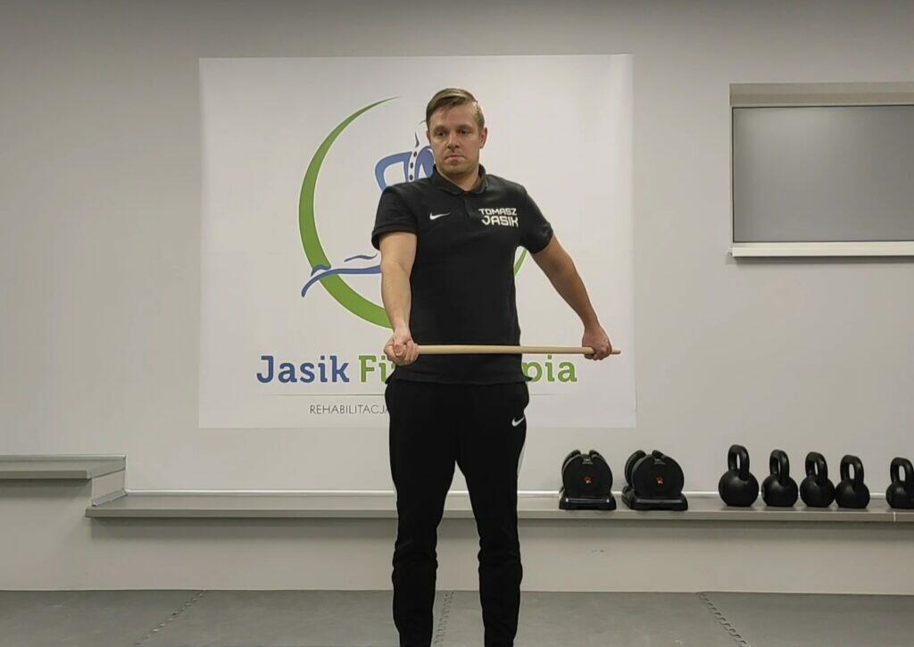 Ćwiczenia rehabilitacyjne z kijem w Jasik Fizjoterapia.