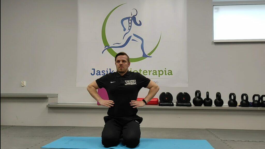 Fizjoterapeuta na kolanach, Jasik Fizjoterapia baner.